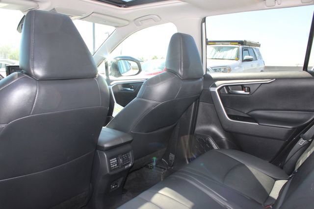 Used 2022 Toyota RAV4 XLE Premium FWD image 9