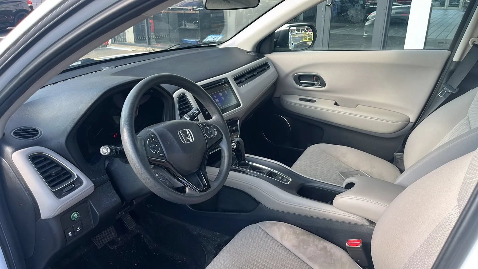 Used 2017 Honda HR-V EX image 10