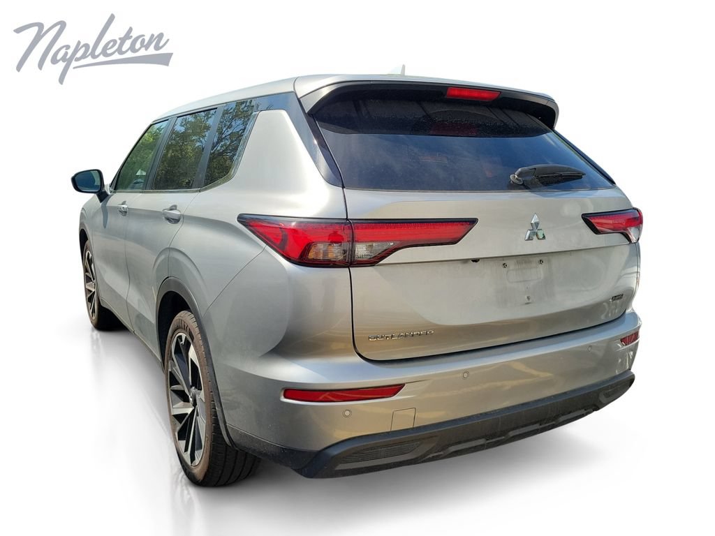 Used 2024 Mitsubishi Outlander SE AWD/4WD image 2