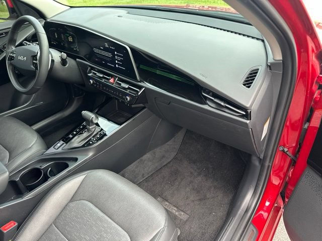 Certified 2024 Kia Niro FWD image 28