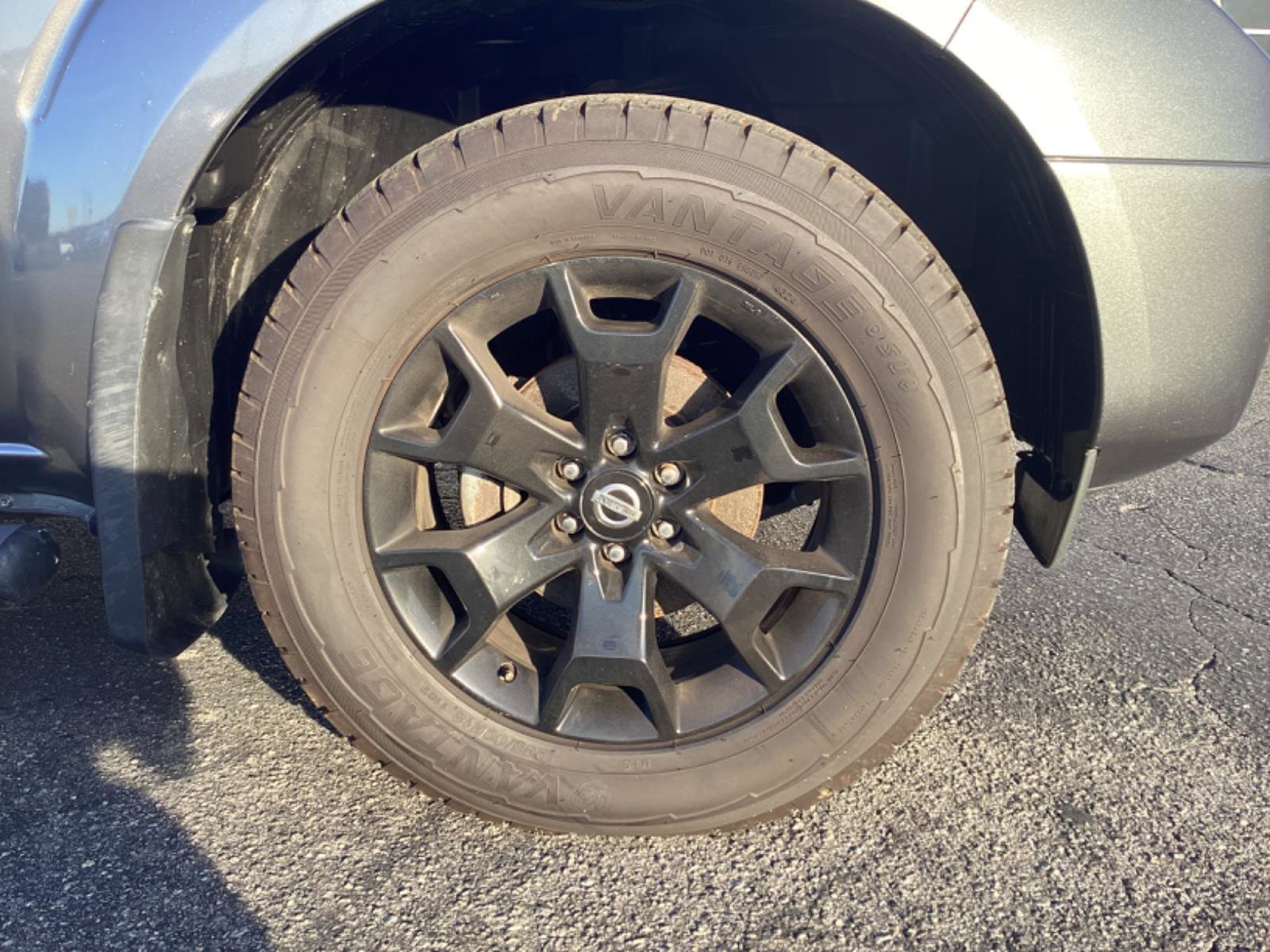 Used 2021 Nissan Frontier SV w/ Midnight Edition Floor Mats image 11