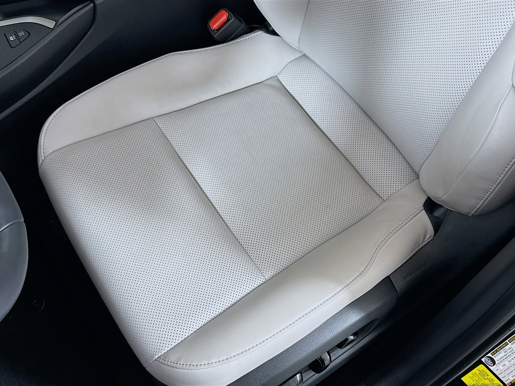 Used 2024 Lexus UX 250h AWD w/ Premium Package image 21