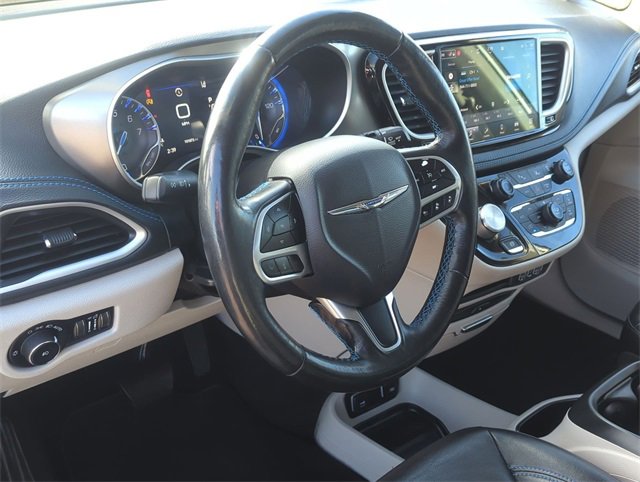 Used 2021 Chrysler Pacifica Touring-L w/ Uconnect Theater Family Group image 12
