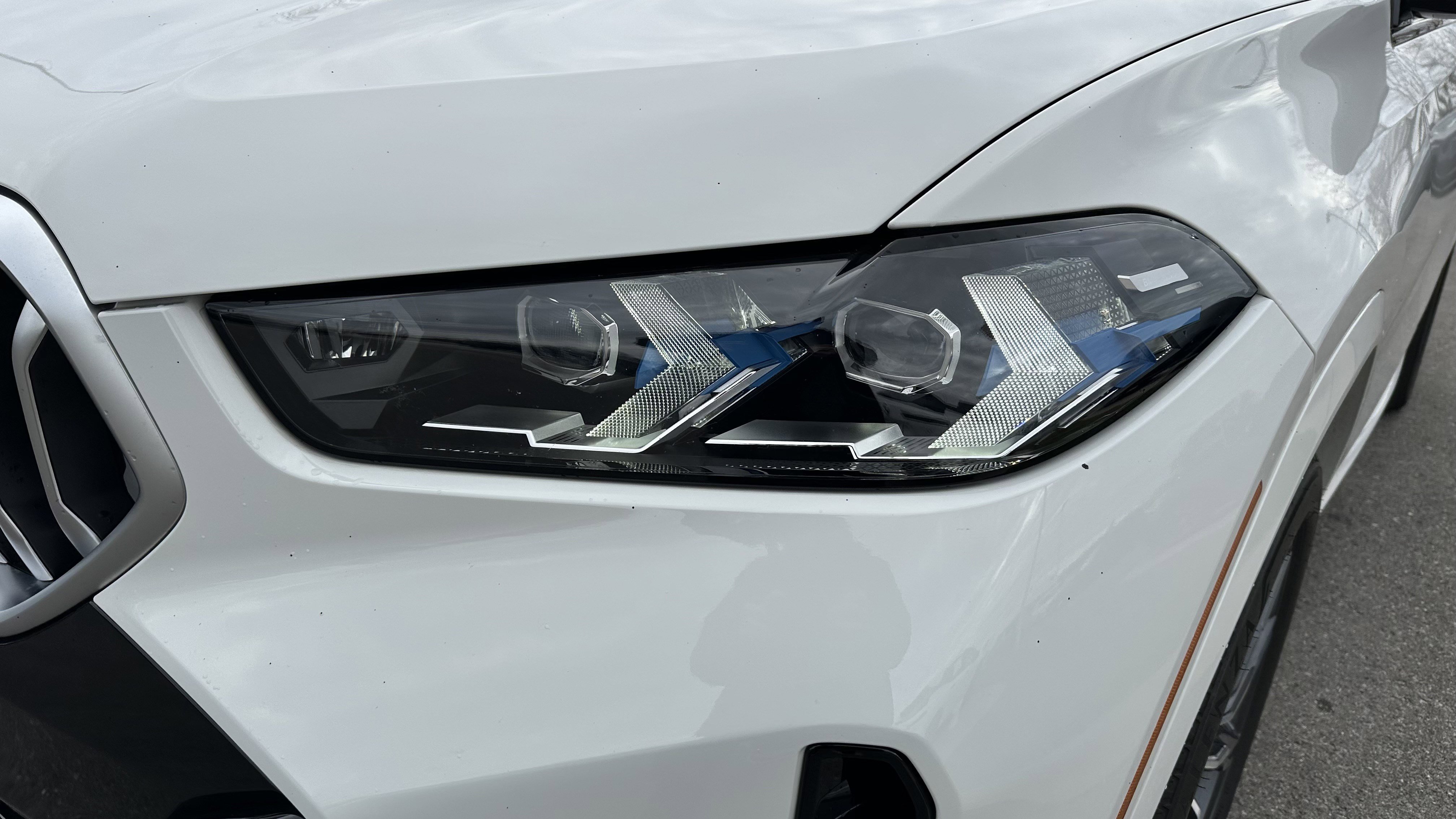Certified 2025 BMW X6 xDrive40i AWD/4WD image 6