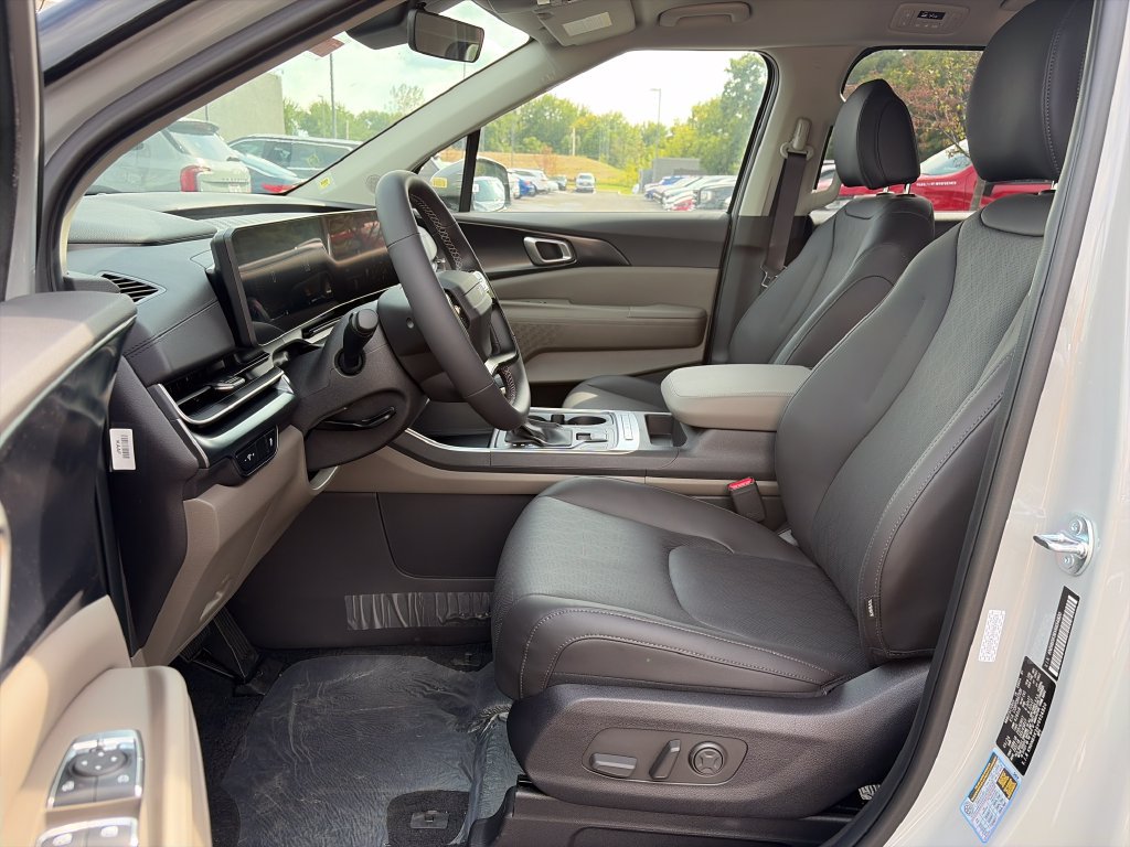 New 2027 Kia Carnival FWD image 14