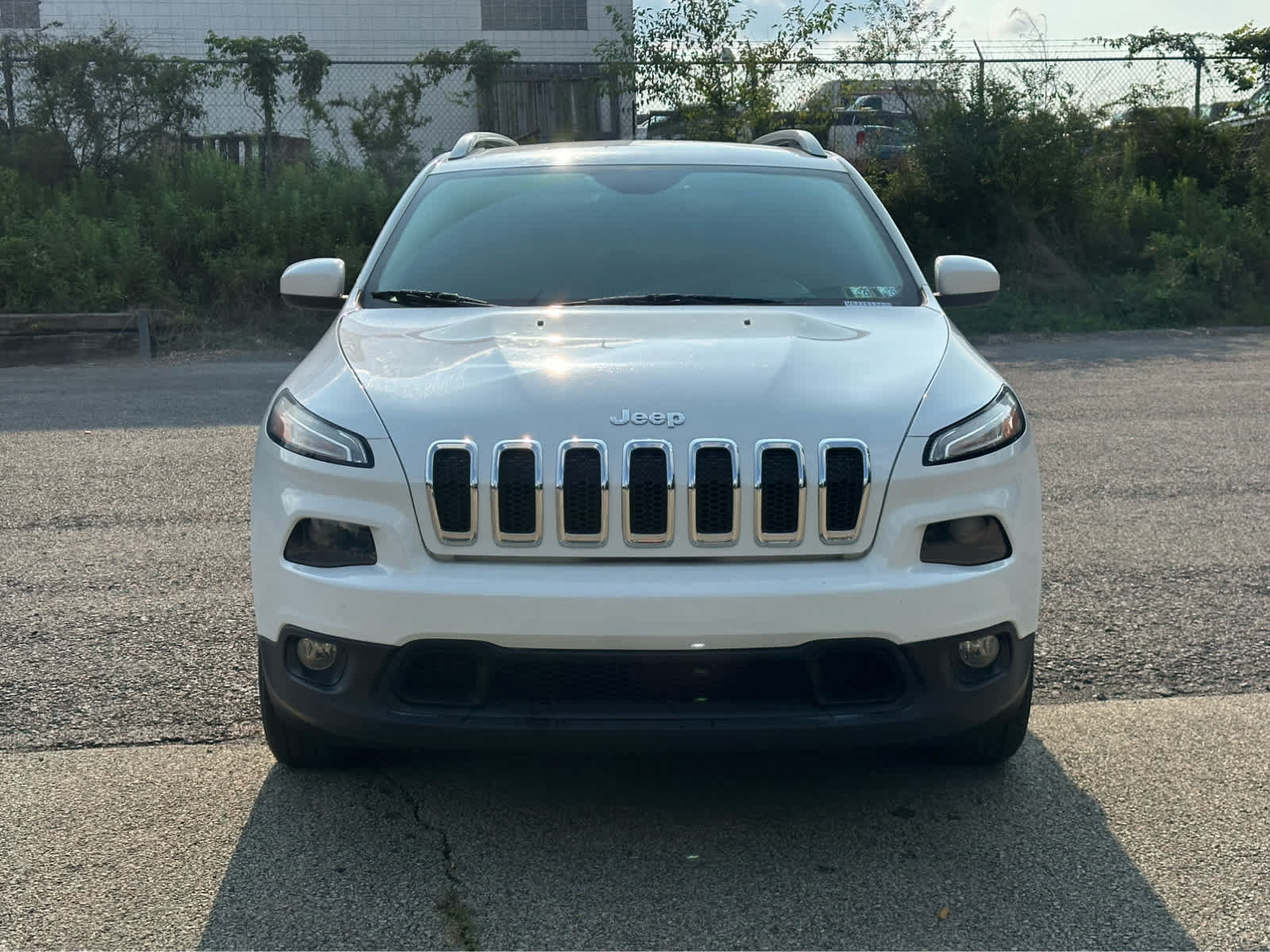 Used 2017 Jeep Cherokee Latitude w/ Cold Weather Group AWD/4WD image 2