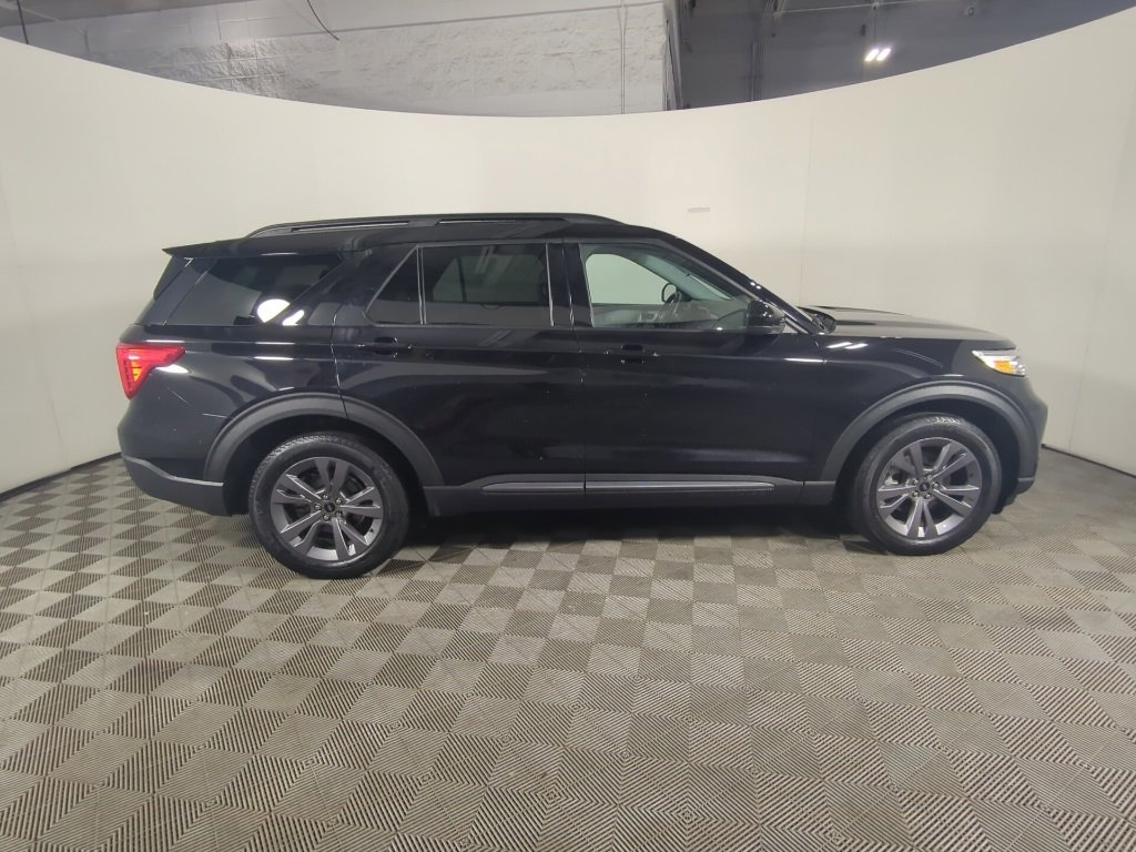 Used 2023 Ford Explorer XLT w/ Equipment Group 202A image 3