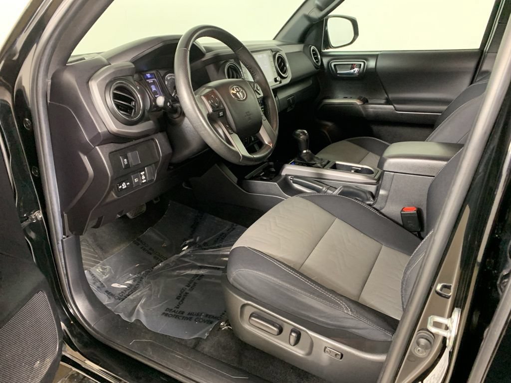 Used 2022 Toyota Tacoma TRD Off-Road w/ Technology Package AWD/4WD image 29
