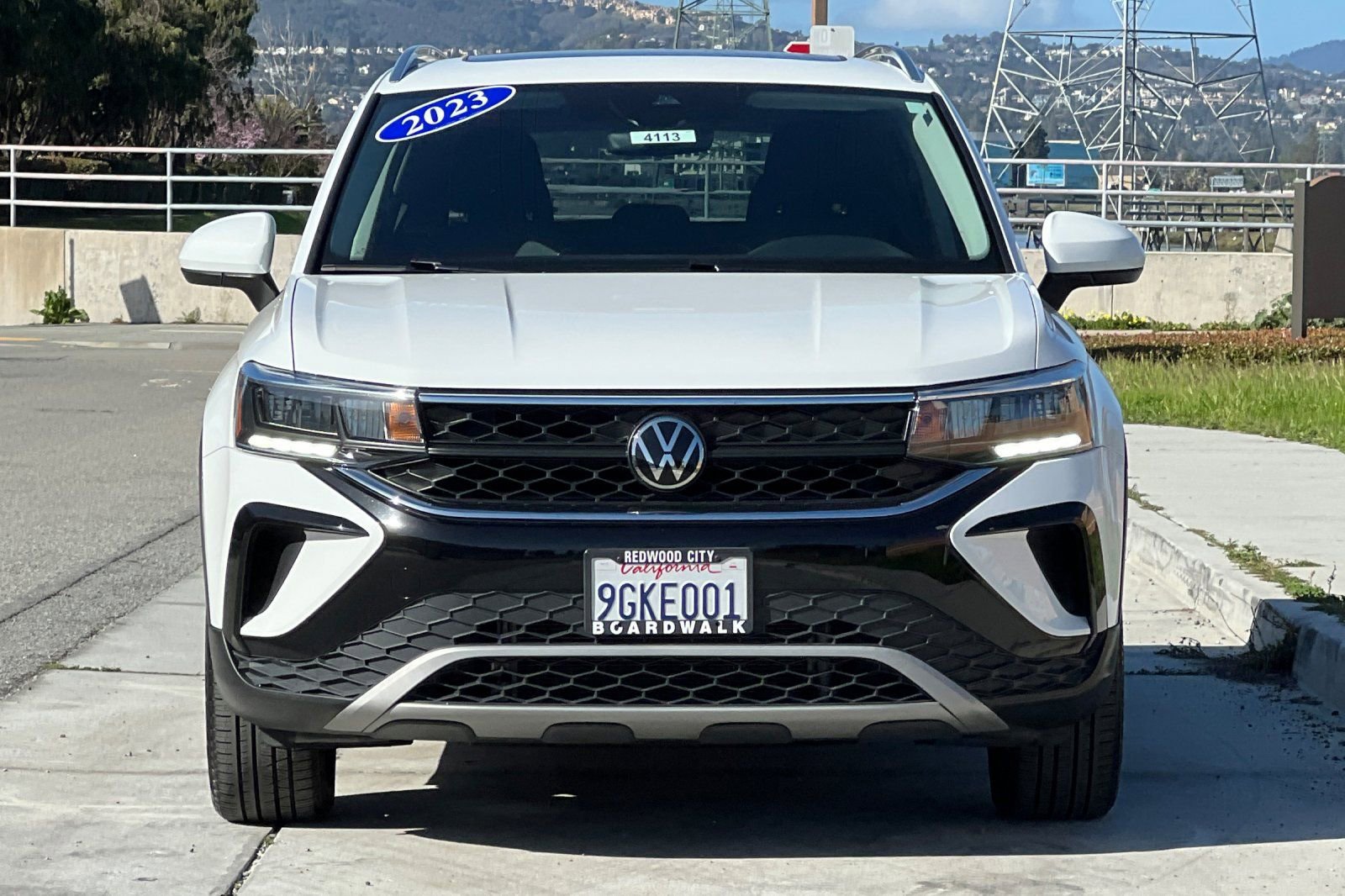 Used 2023 Volkswagen Taos SE w/ Panoramic Sunroof Package image 9