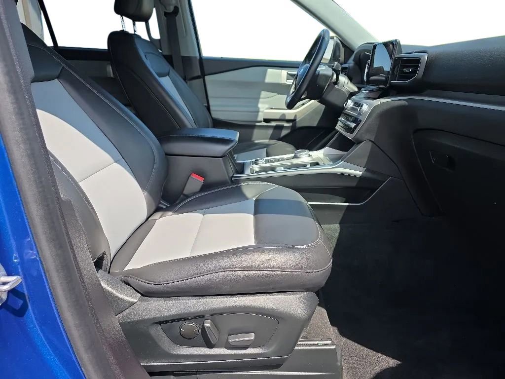 Used 2022 Ford Explorer XLT w/ Equipment Group 202A AWD/4WD image 19