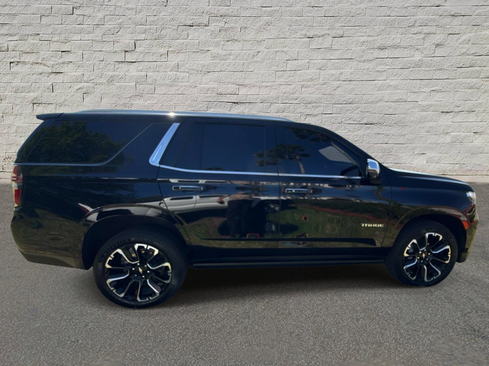 Used 2023 Chevrolet Tahoe Premier AWD/4WD image 4