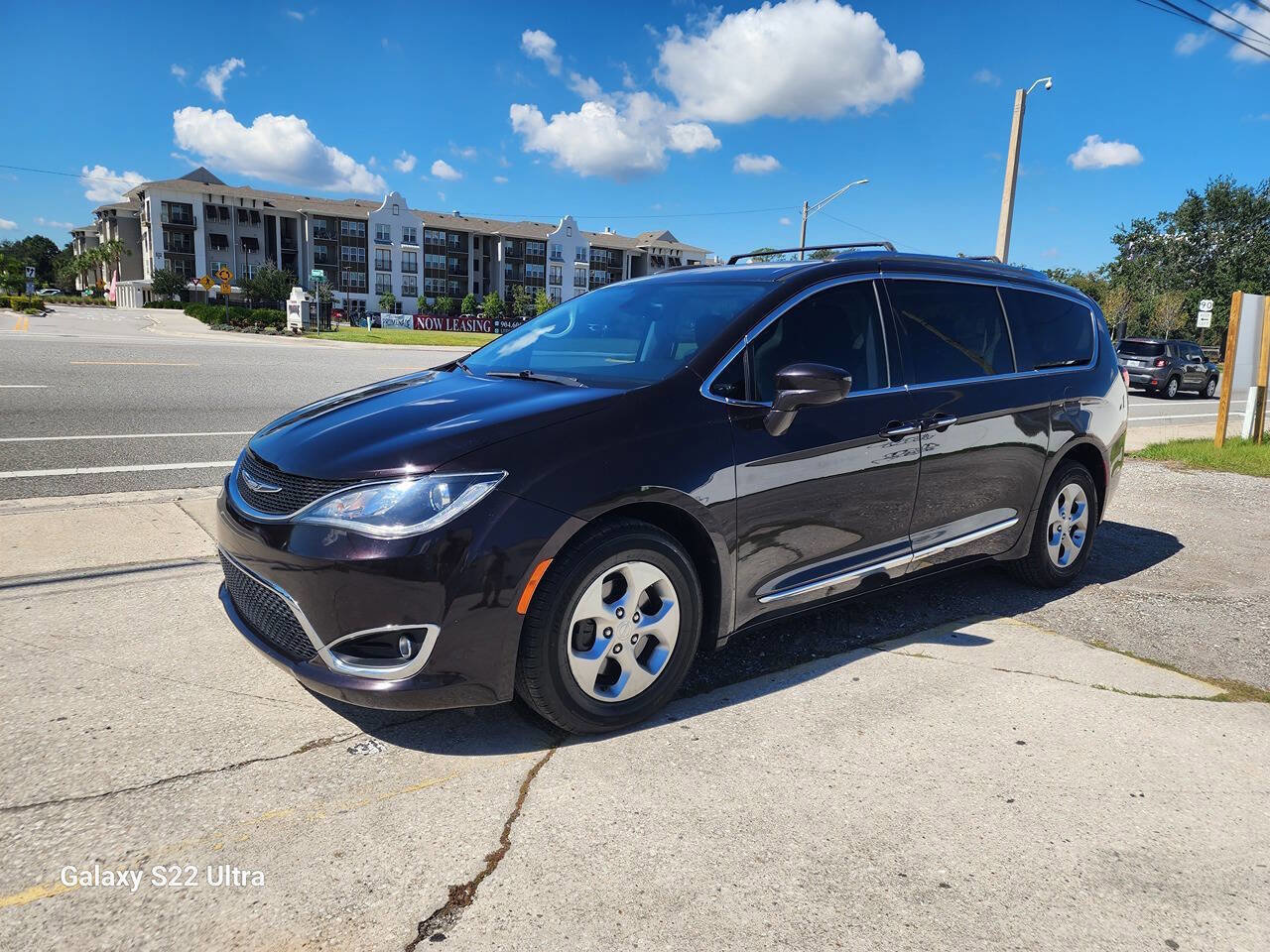 Used 2017 Chrysler Pacifica Touring-L Plus FWD image 5