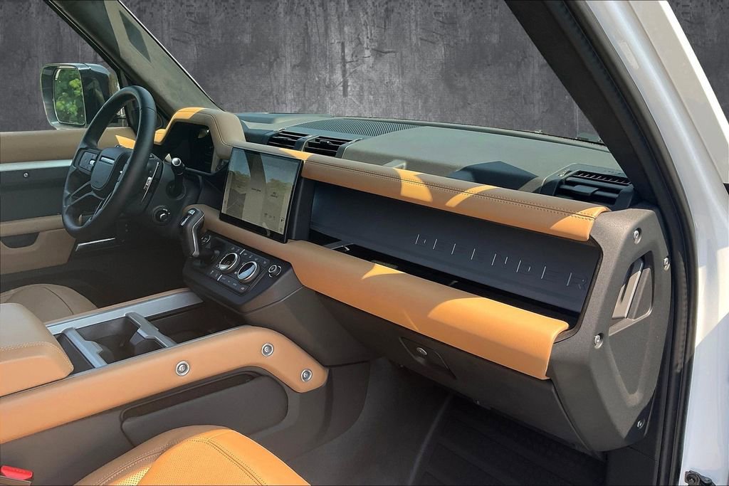 Used 2025 Land Rover Defender 110 V8 image 24