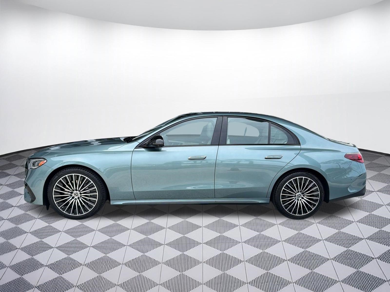 New 2026 Mercedes-Benz E 350 4MATIC Sedan image 2