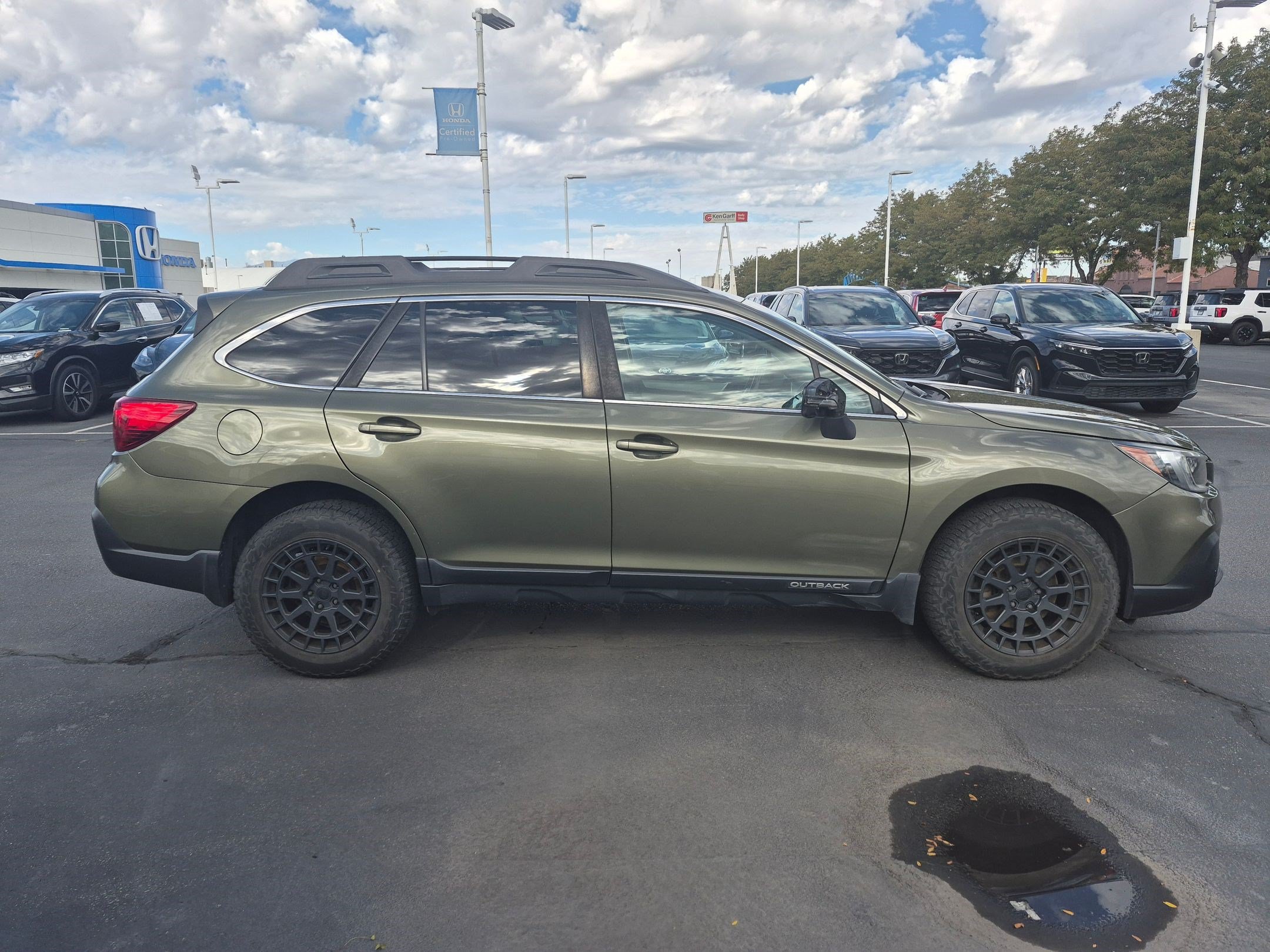 Used 2018 Subaru Outback 2.5i Premium AWD/4WD image 2