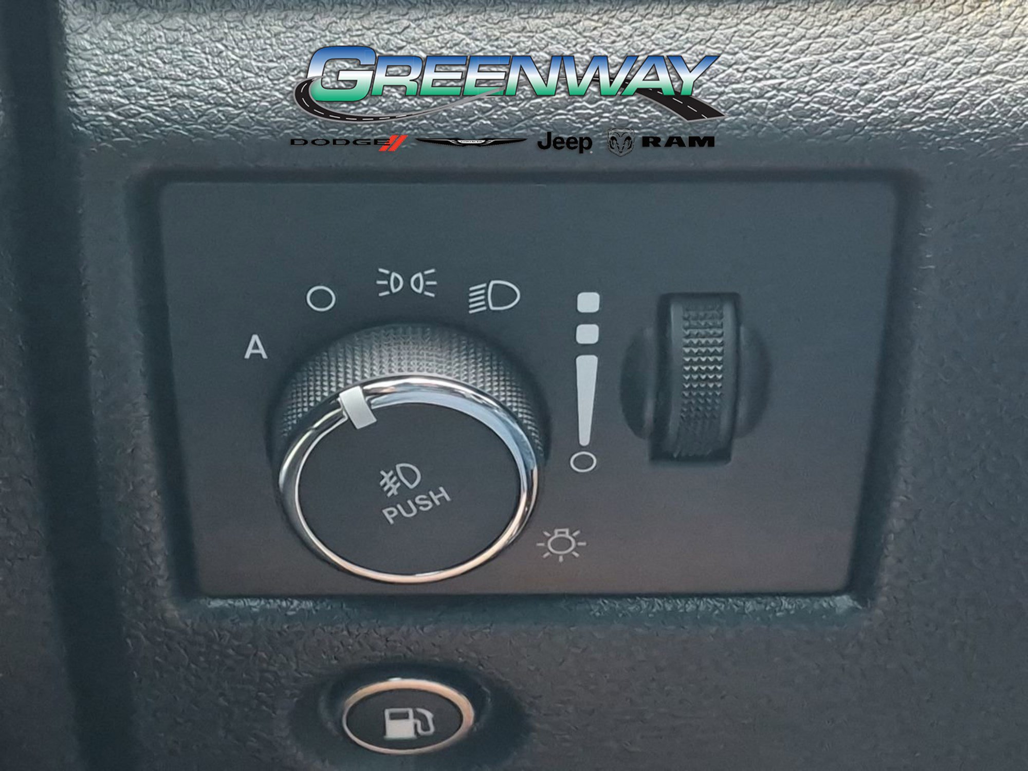 Used 2022 Jeep Grand Cherokee Laredo X RWD image 23
