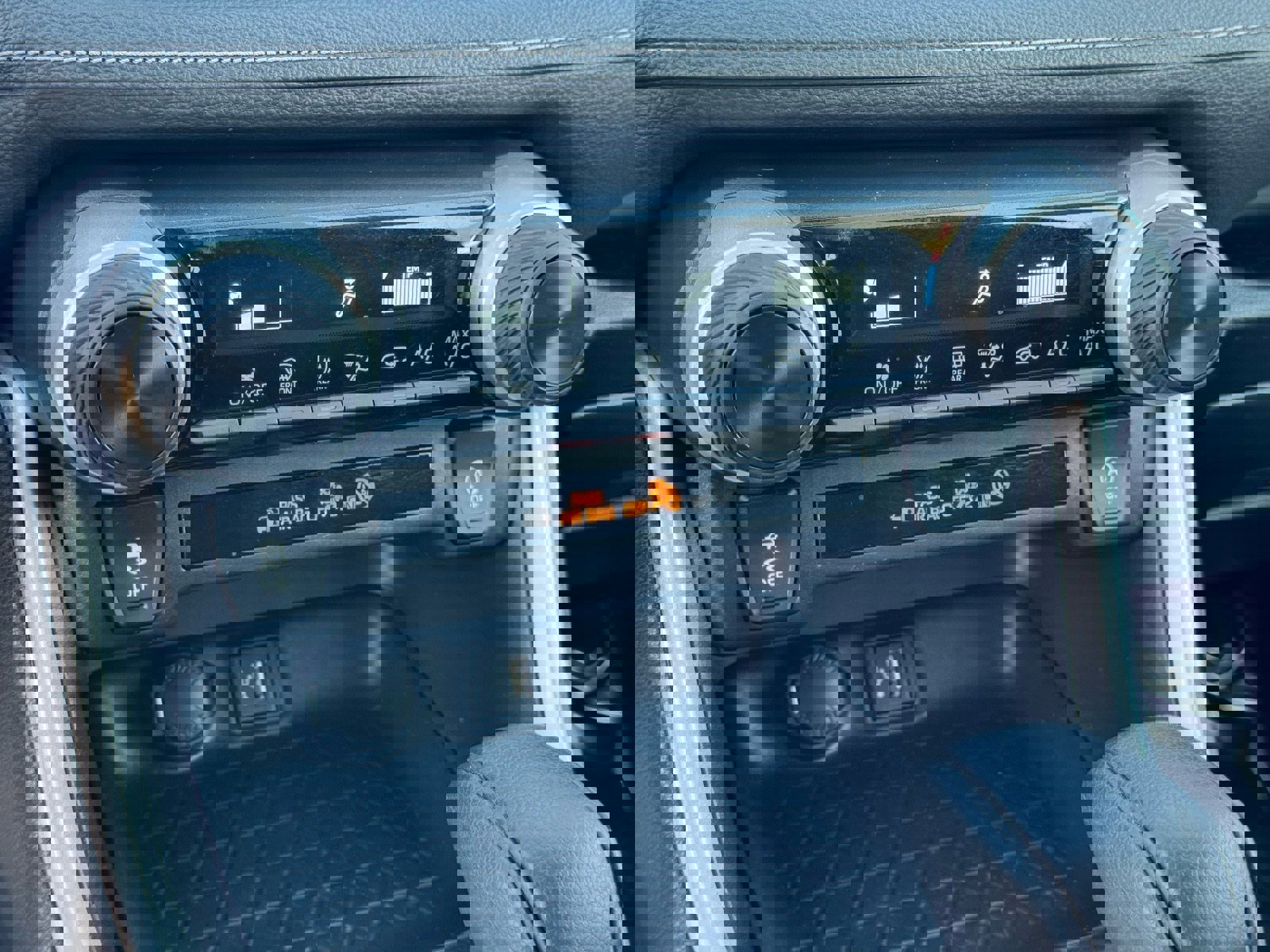 Used 2024 Toyota RAV4 LE image 28