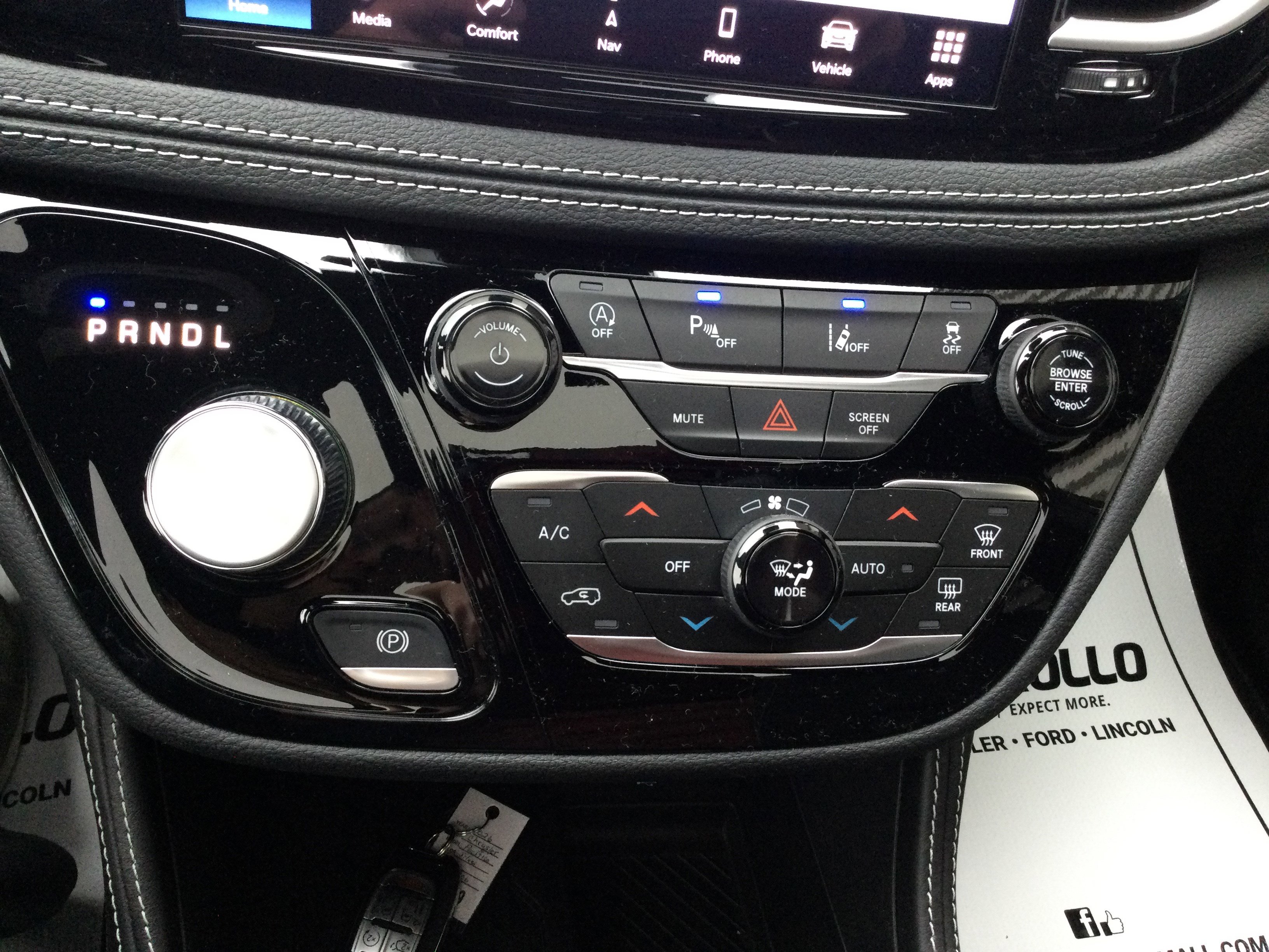 New 2026 Chrysler Pacifica Limited image 11