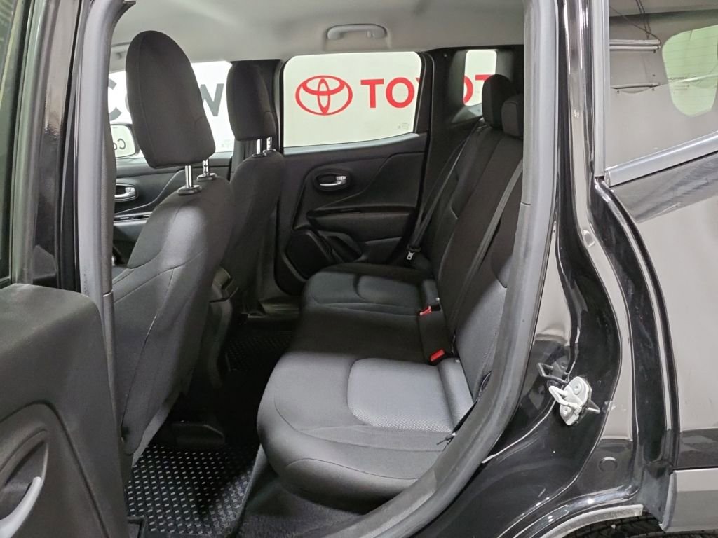 Used 2023 Jeep Renegade Latitude image 19