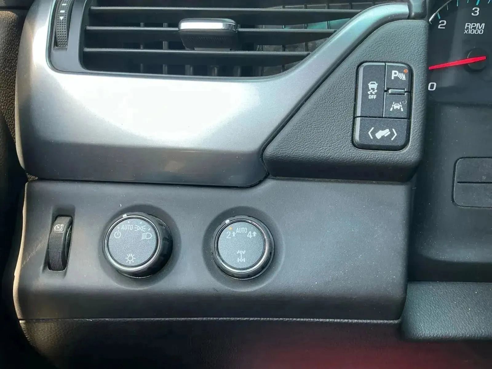 Used 2020 Chevrolet Suburban LT image 35