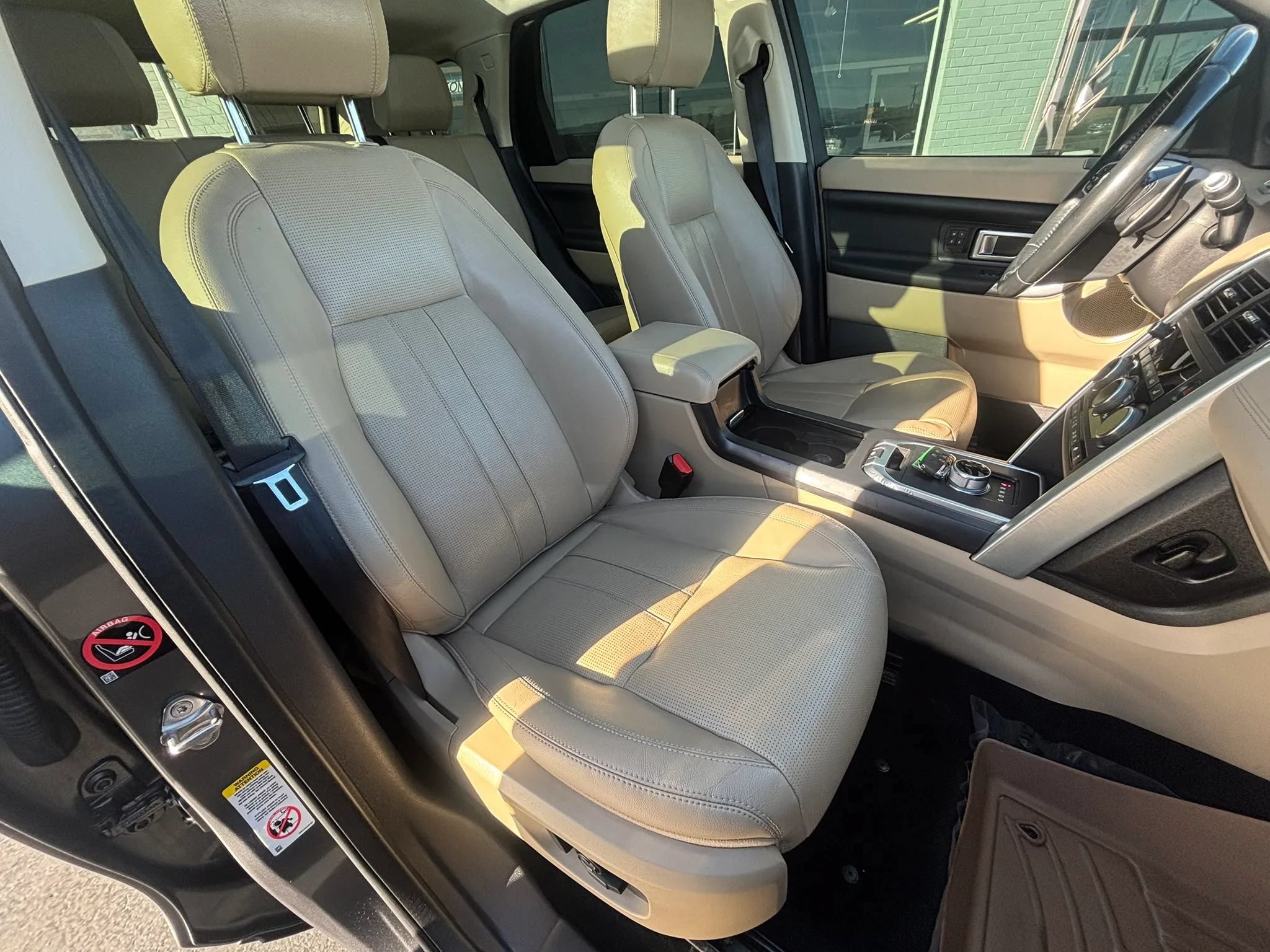 Used 2016 Land Rover Discovery Sport HSE AWD/4WD image 12