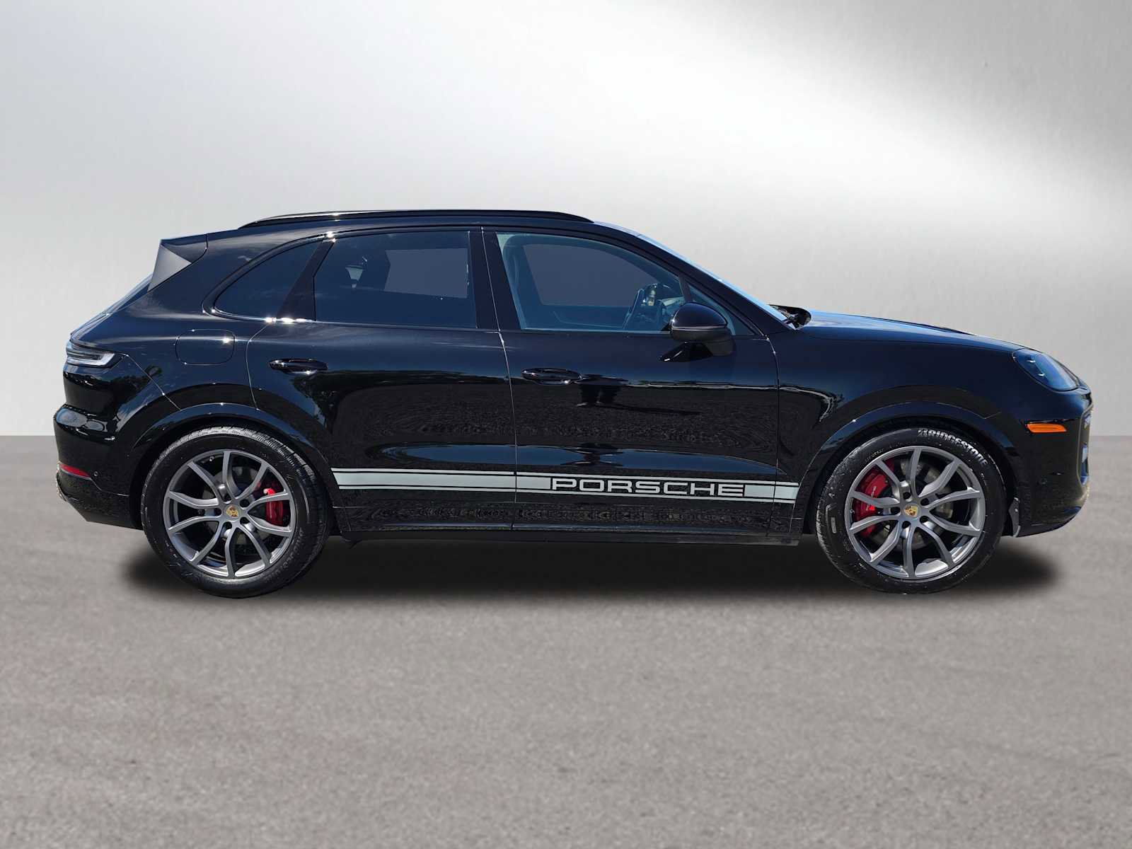 Used 2024 Porsche Cayenne S AWD/4WD image 2