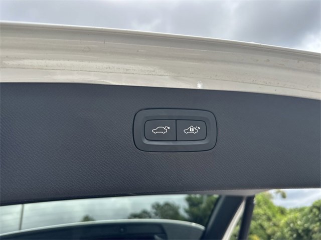 Used 2020 Volvo XC90 T6 R-Design w/ Protection Package Premier image 19