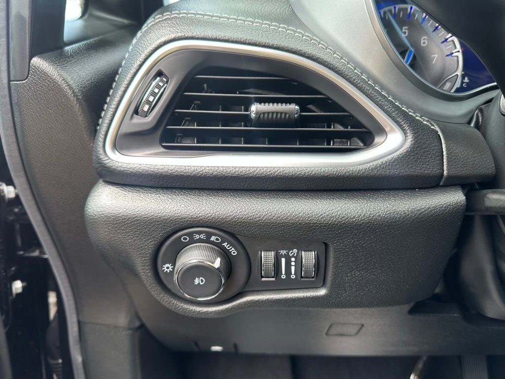 Certified 2026 Chrysler Pacifica Limited AWD/4WD image 25