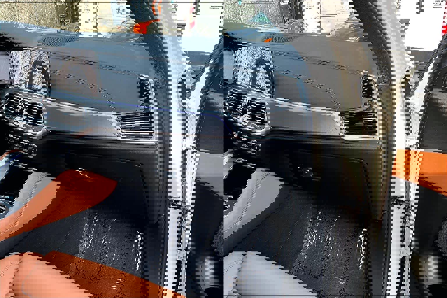 Used 2022 BMW X6 xDrive40i w/ Executive Package image 19