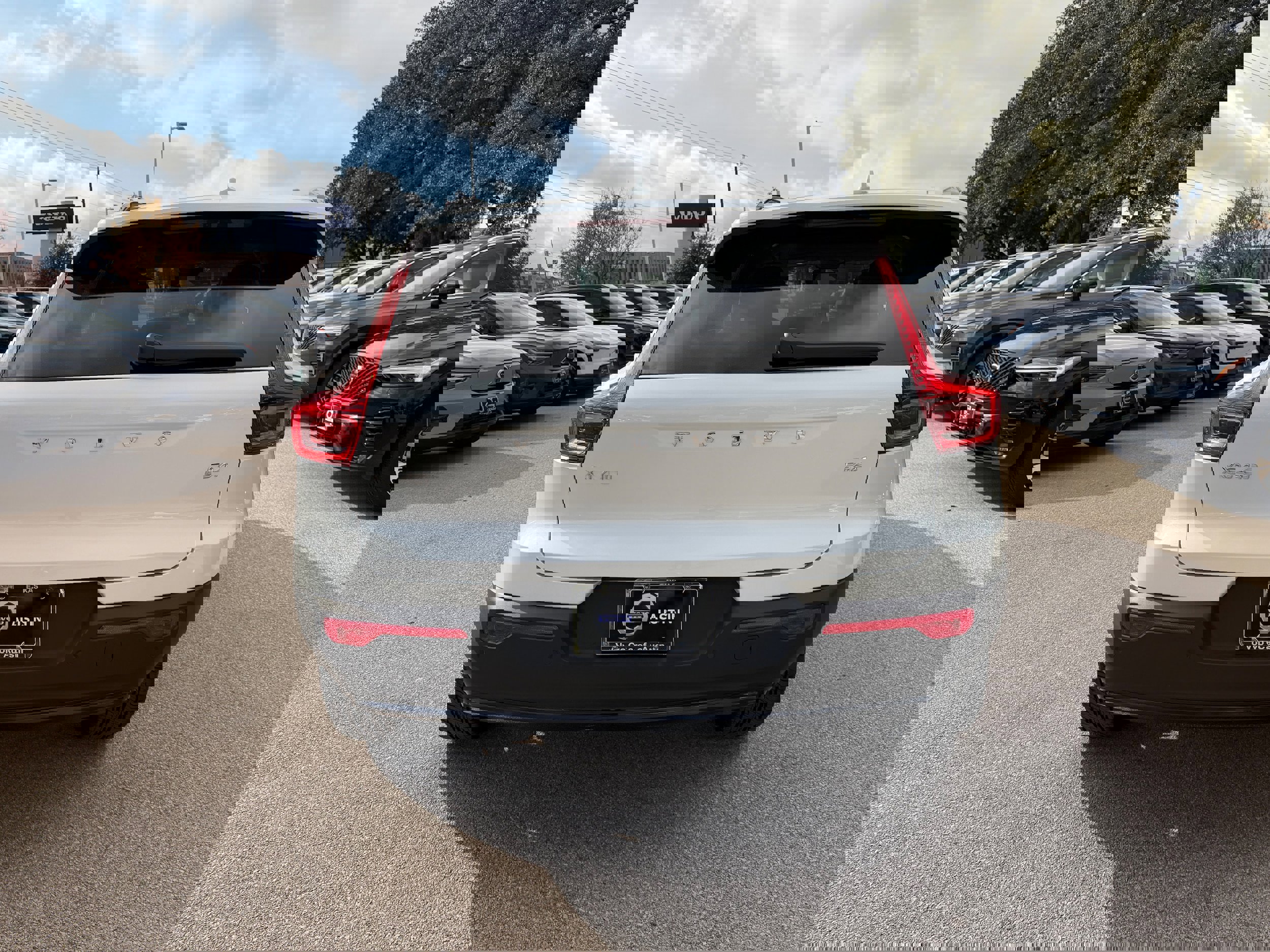 New 2026 Volvo XC40 B4 Plus w/ Protection Package Premier image 5