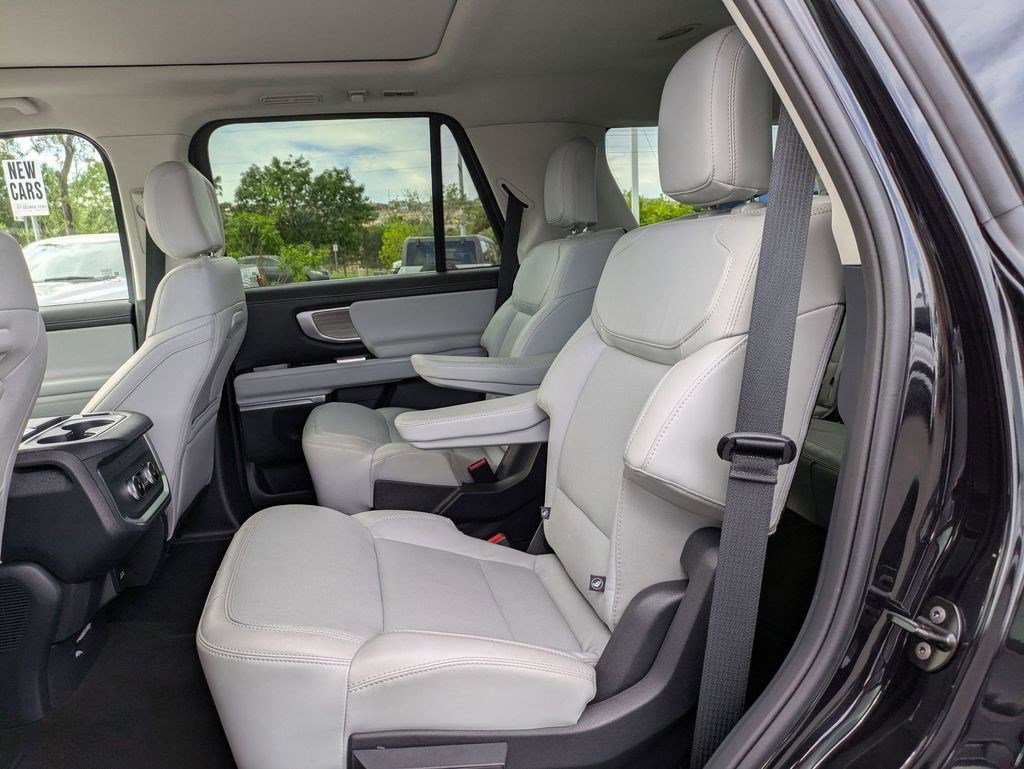 Certified 2025 Ford Expedition Platinum AWD/4WD image 29