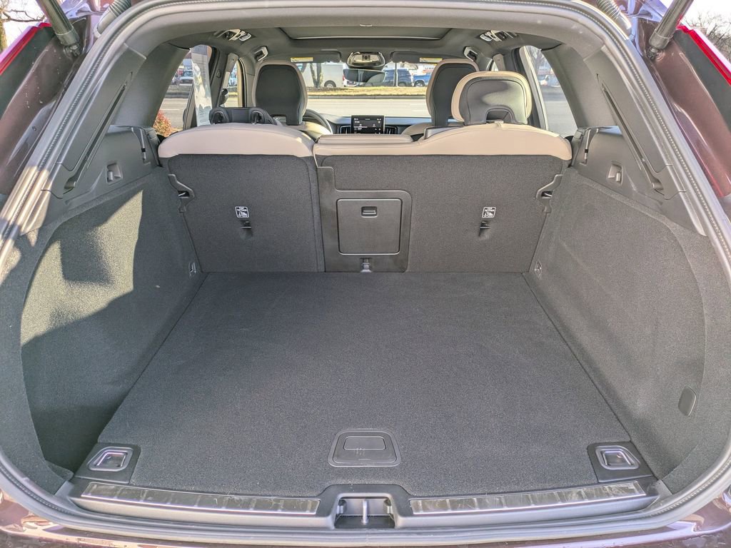 New 2026 Volvo XC60 B5 Plus w/ Climate Package AWD/4WD image 13