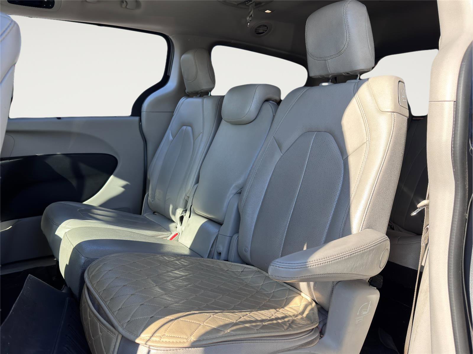 Used 2020 Chrysler Pacifica Touring-L Plus image 17