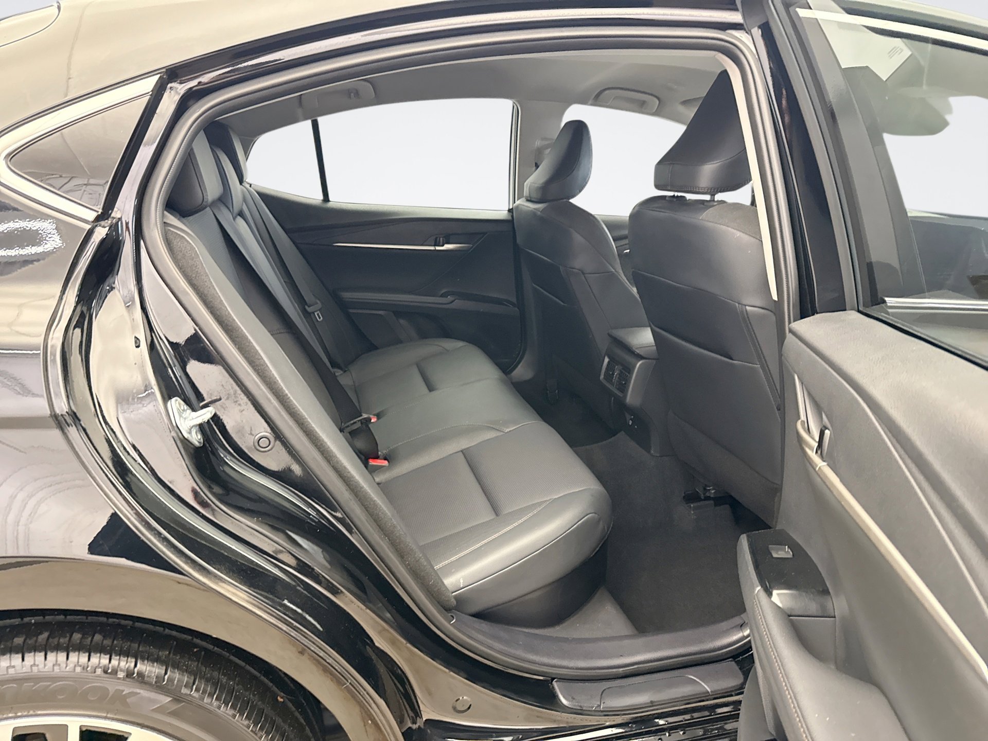 Used 2025 Toyota Camry XLE AWD/4WD image 17
