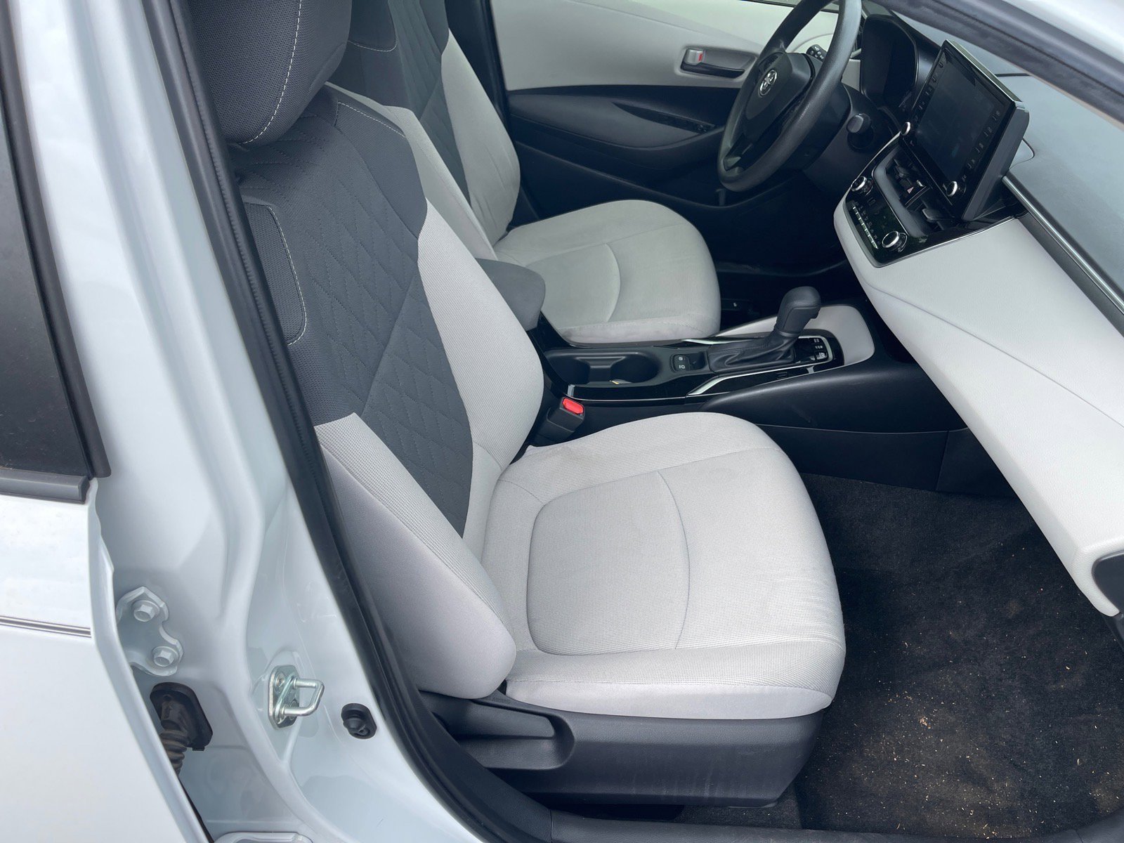 Used 2022 Toyota Corolla LE FWD image 19