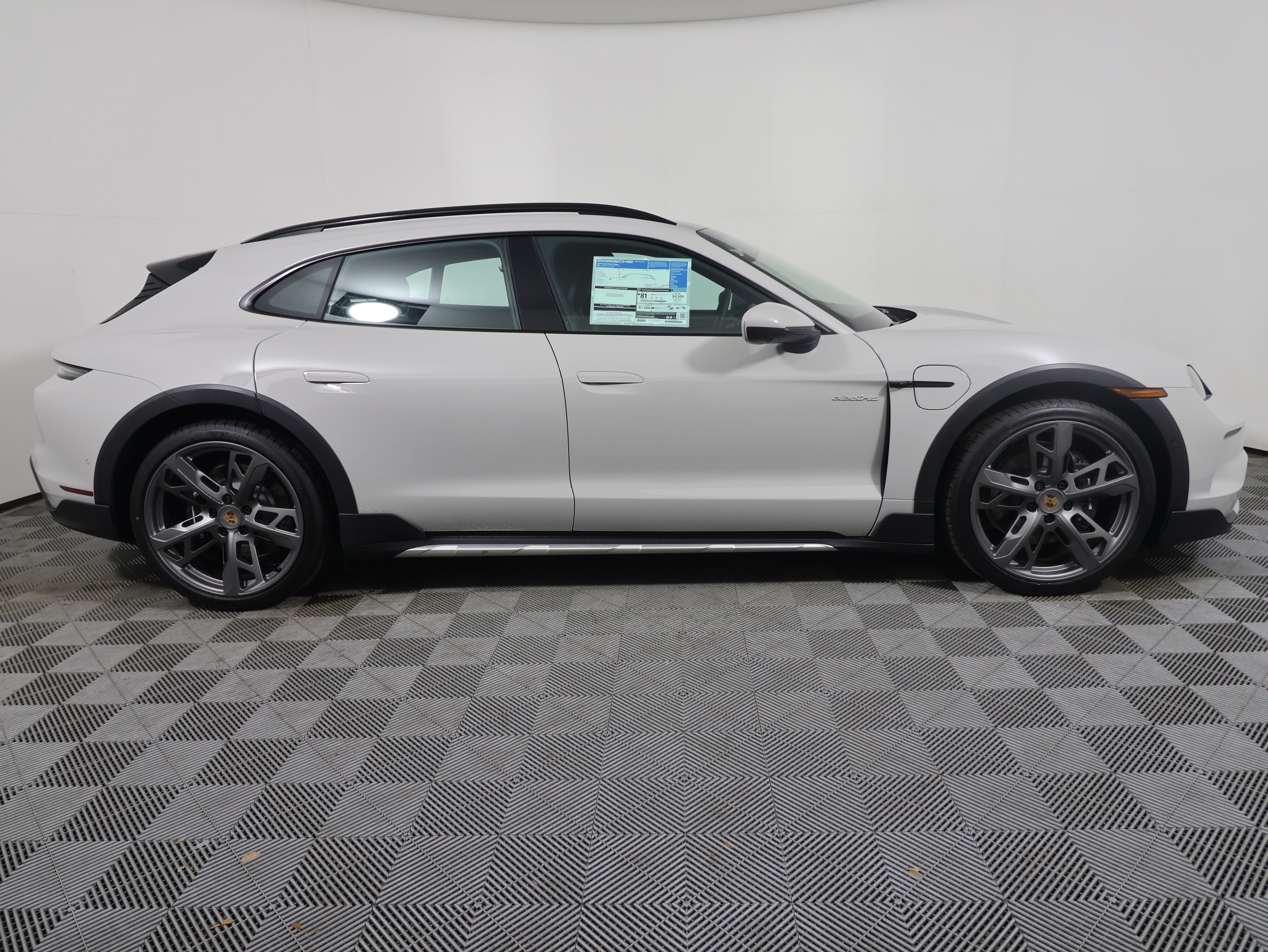 New 2025 Porsche Taycan 4 Cross Turismo AWD/4WD image 8