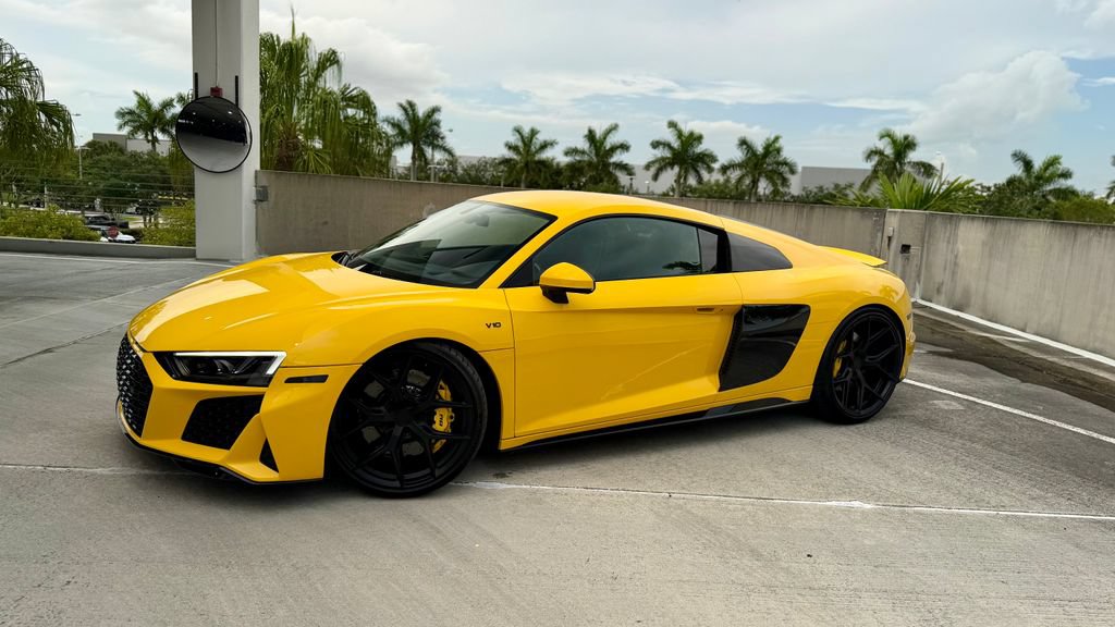 Used 2021 Audi R8 V10 w/ Premium Package RWD image 7
