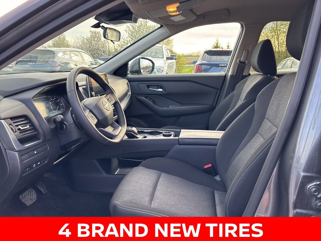 Certified 2026 Nissan Rogue SV AWD/4WD image 10
