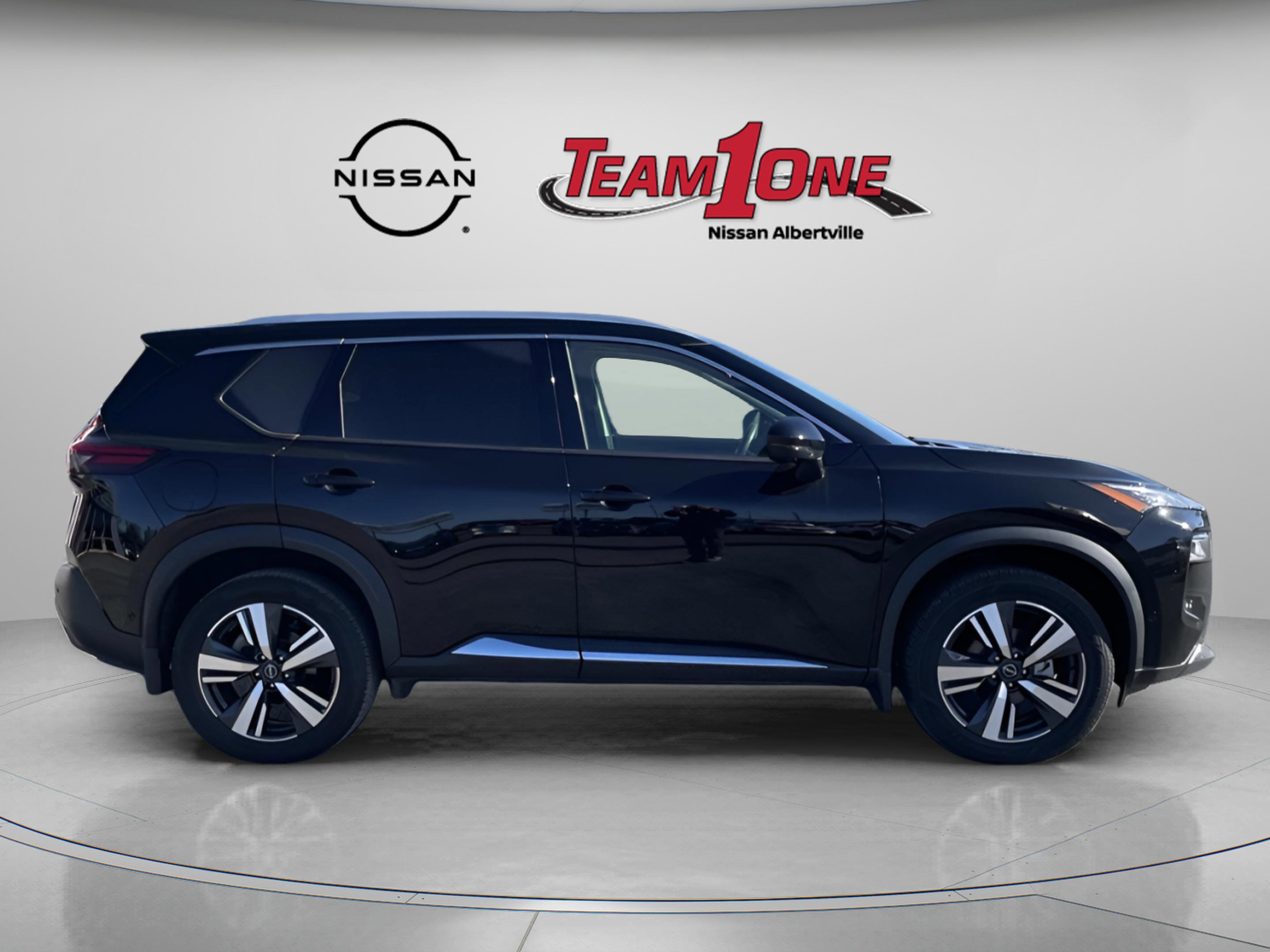 Used 2023 Nissan Rogue SL w/ SL Premium Package image 6