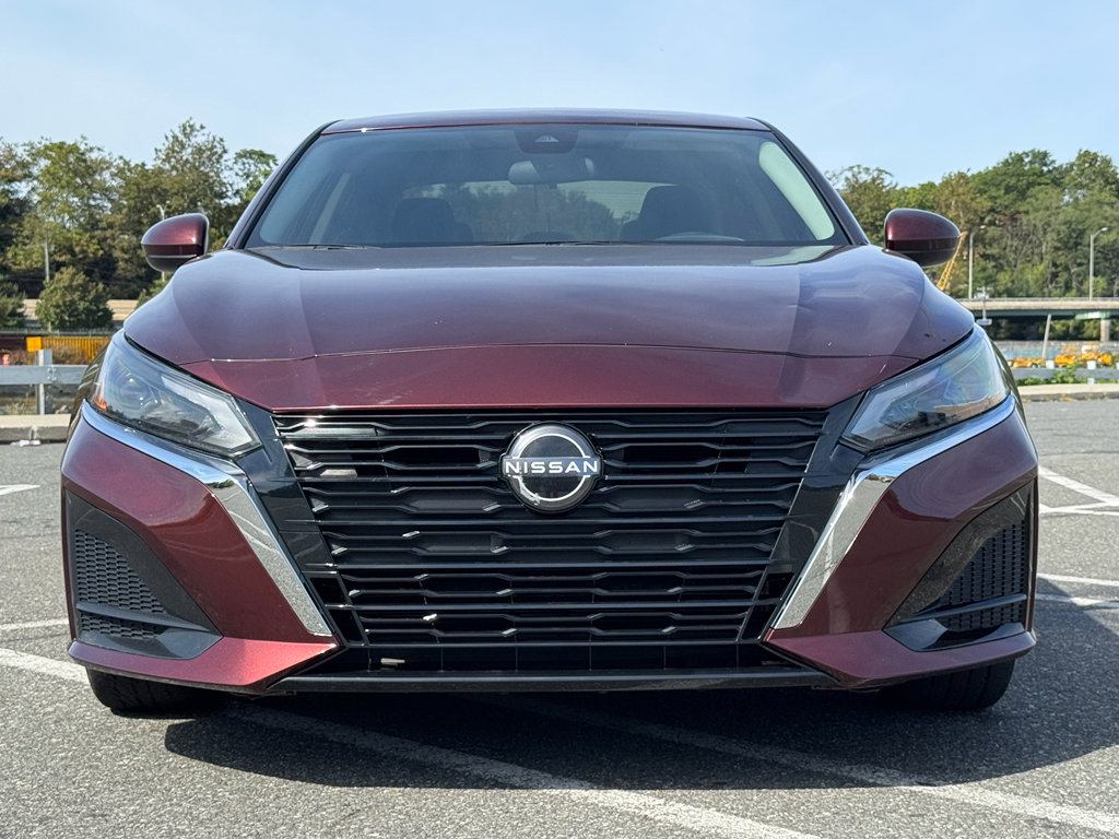 Used 2023 Nissan Altima 2.5 SV image 2