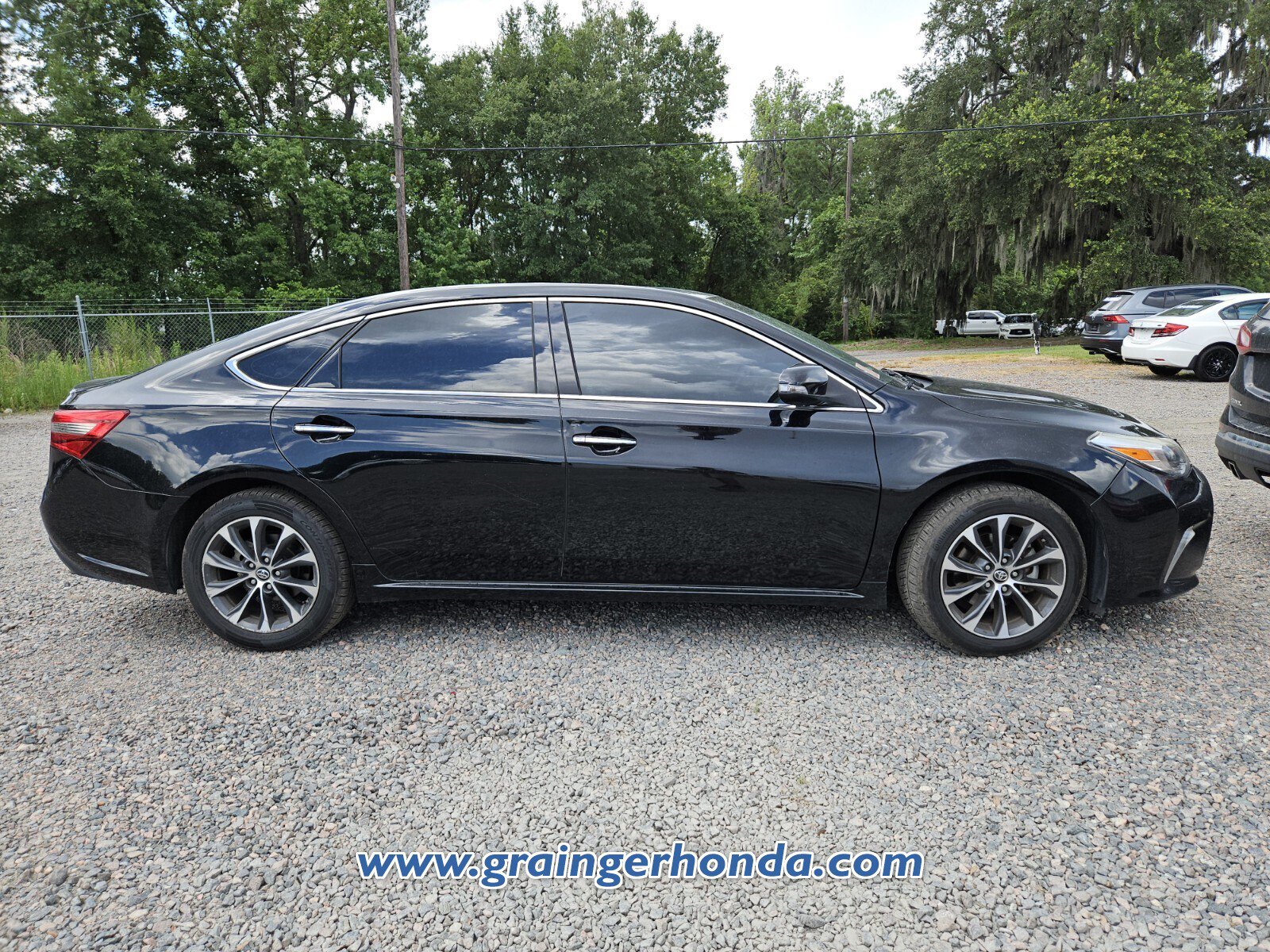 Used 2016 Toyota Avalon XLE Plus FWD image 5