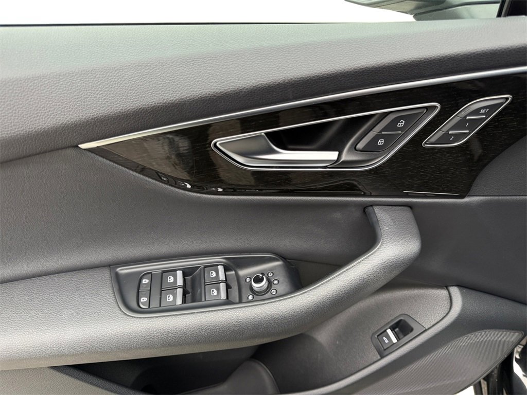 Used 2023 Audi Q7 2.0T Premium w/ Convenience Package image 11