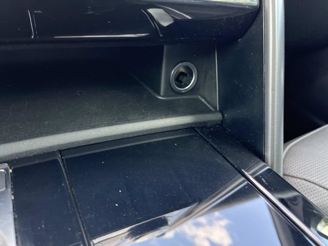 Used 2018 Land Rover Discovery HSE AWD/4WD image 43