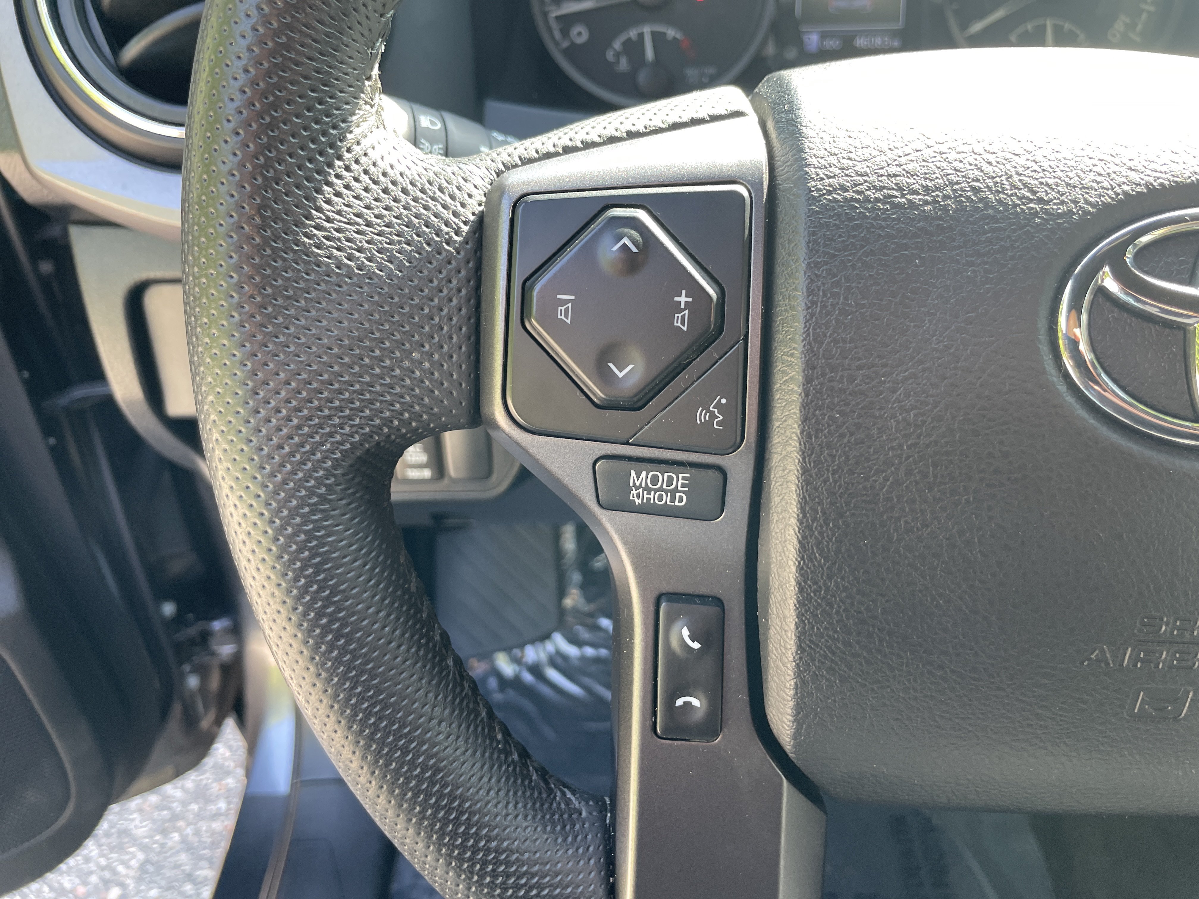 Used 2022 Toyota Tacoma TRD Sport w/ Technology Package AWD/4WD image 18