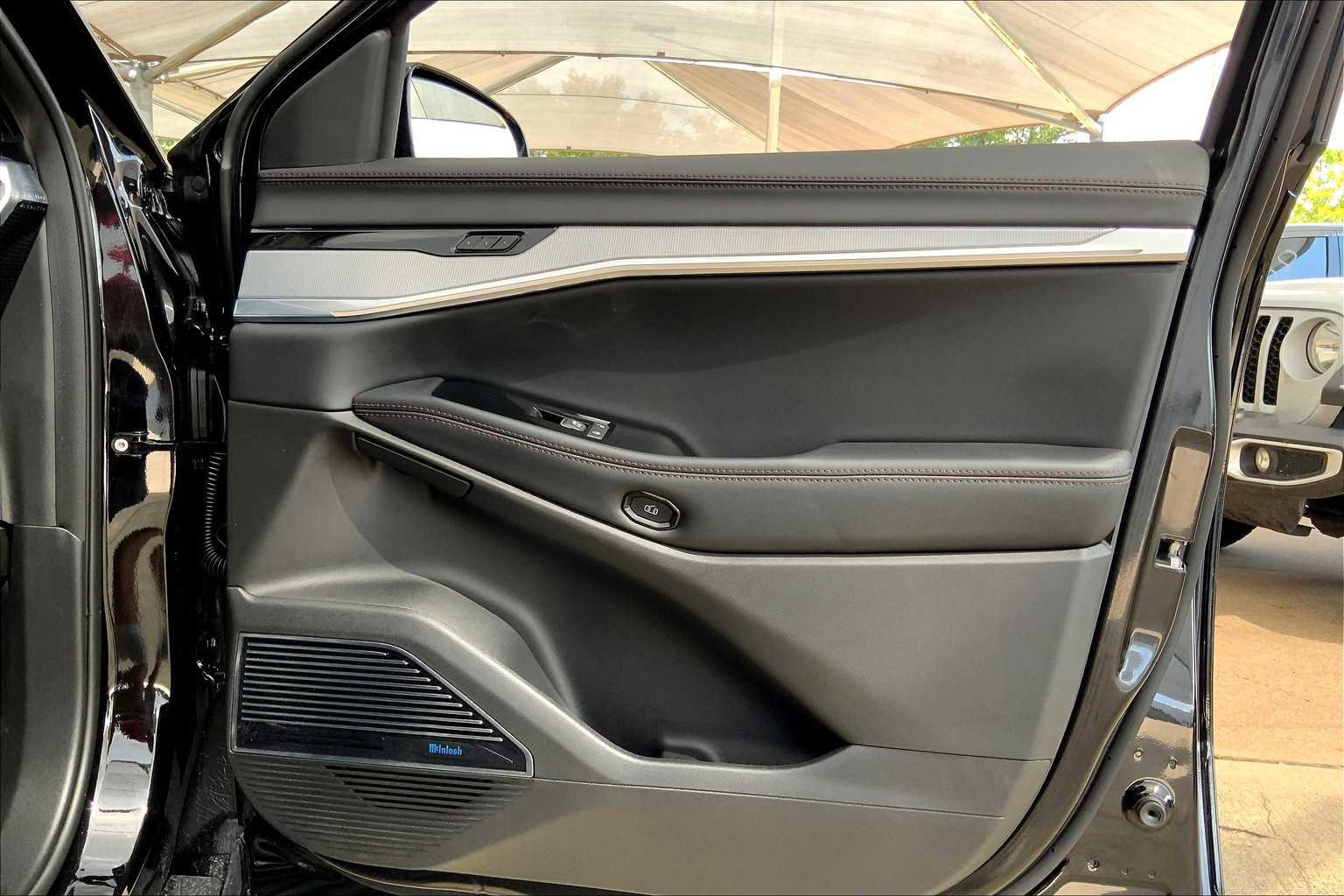 Used 2024 Jeep Wagoneer Launch Edition image 43