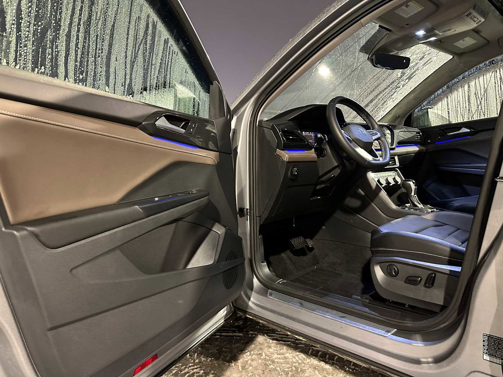 Used 2023 Volkswagen Taos SEL image 18