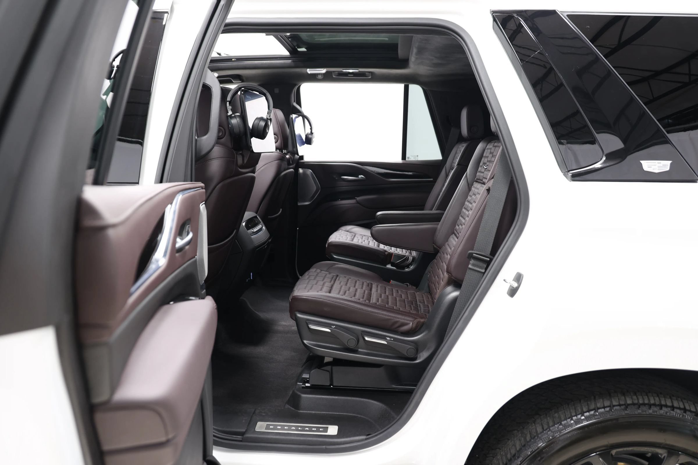 Used 2023 Cadillac Escalade Sport Platinum w/ LPO, ONYX Package RWD image 60