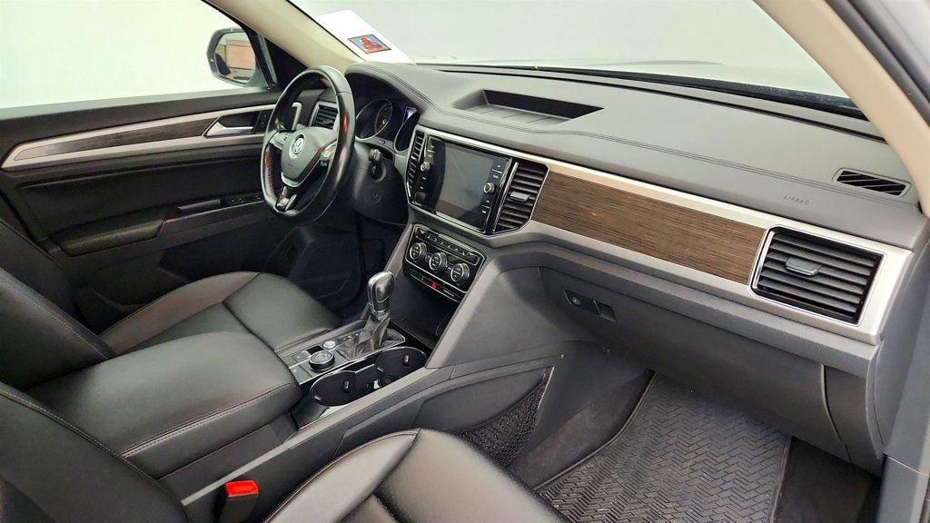 Used 2018 Volkswagen Atlas SEL w/ R-Line Package AWD/4WD image 25