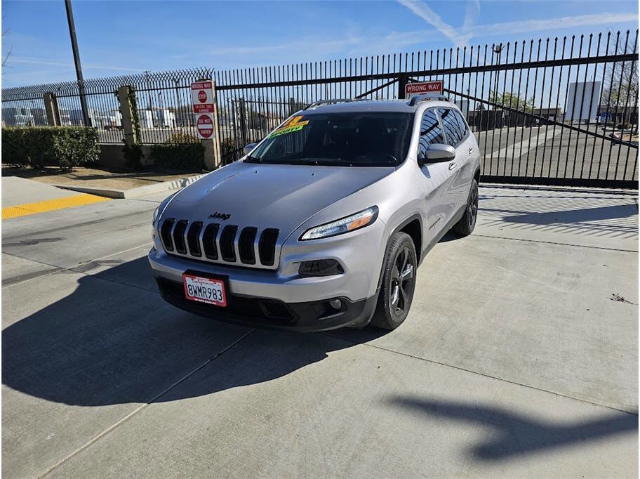 Used 2018 Jeep Cherokee Latitude w/ Altitude Package image 3