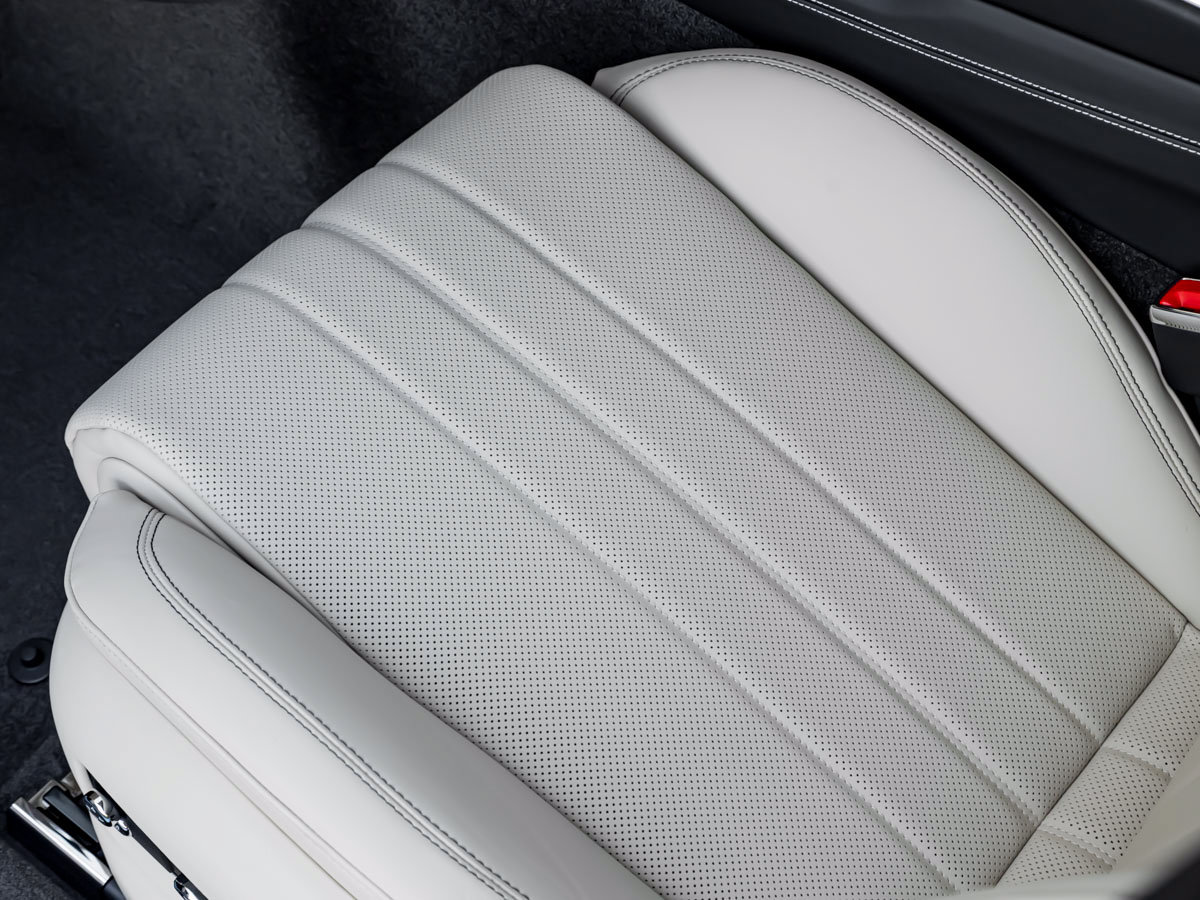 Used 2026 Bentley Flying Spur Plug-In Hybrid AWD/4WD image 18
